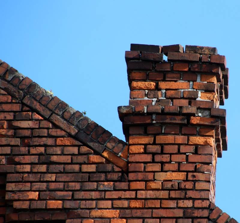Signs Your Los Alamitos Home Needs a Chimney Inspection Damaged chimney on an Los Alamitos home showing cracks and missing mortar